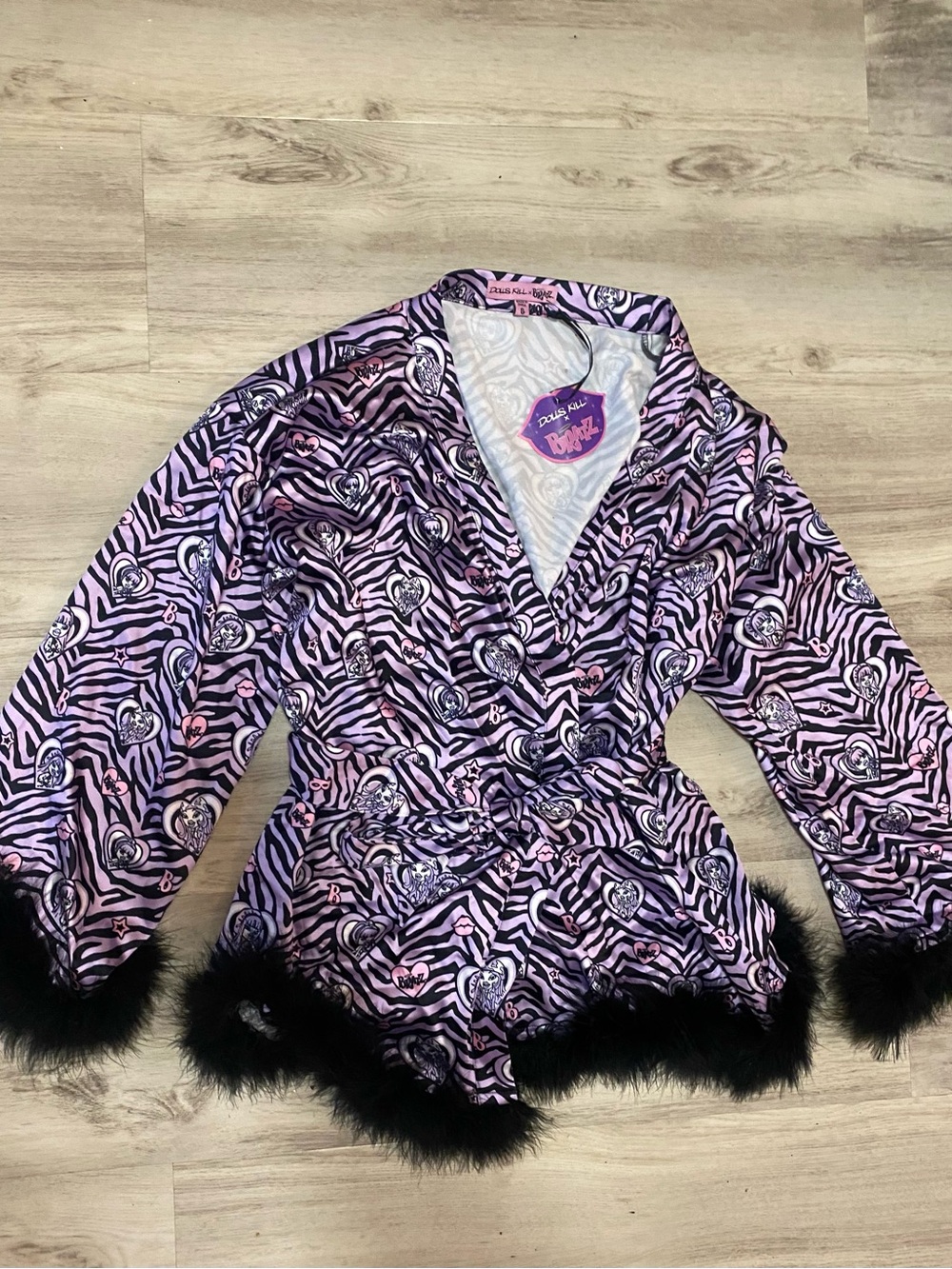 Dolls Kill x Bratz Wild At Heart Satin Robe- NWT - Picture 5 of 13